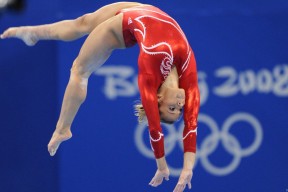 2026世界杯预选赛-网坛足坛双重震荡，德约新规引热议，尤文深陷争议泥潭
